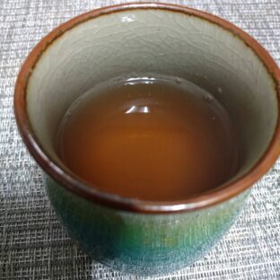 二日酔いに松葉茶は効果あり?松葉の精油が肝臓を助ける|実際に松葉茶を飲んだ体験談も!