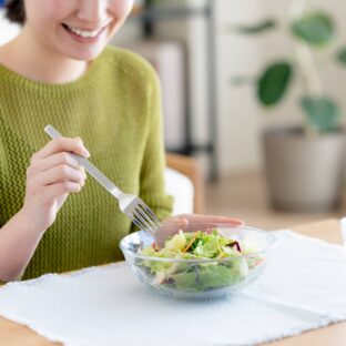 ヴィーガンで肌が綺麗になるって本当？美の秘訣について詳しく解説