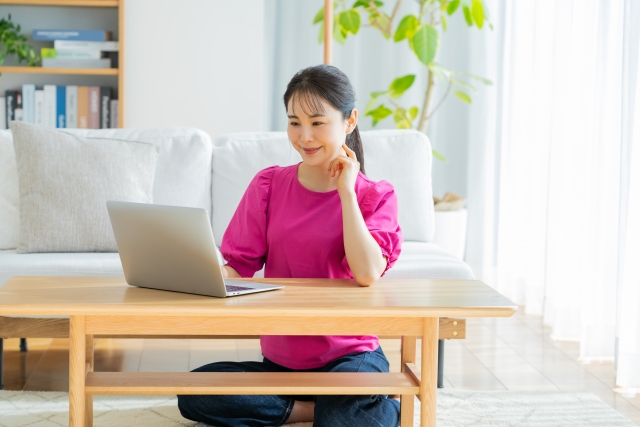 リラックスして集中力を高める女性