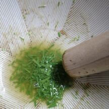 打ち身にも松葉？！松葉酢を痛みに塗ってみた！驚きの体験談